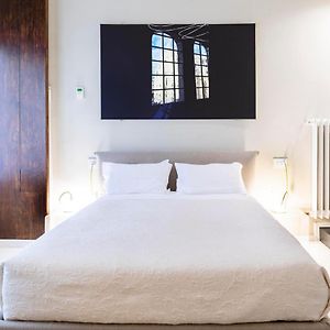 Kleine Kamer met een King Size Bed